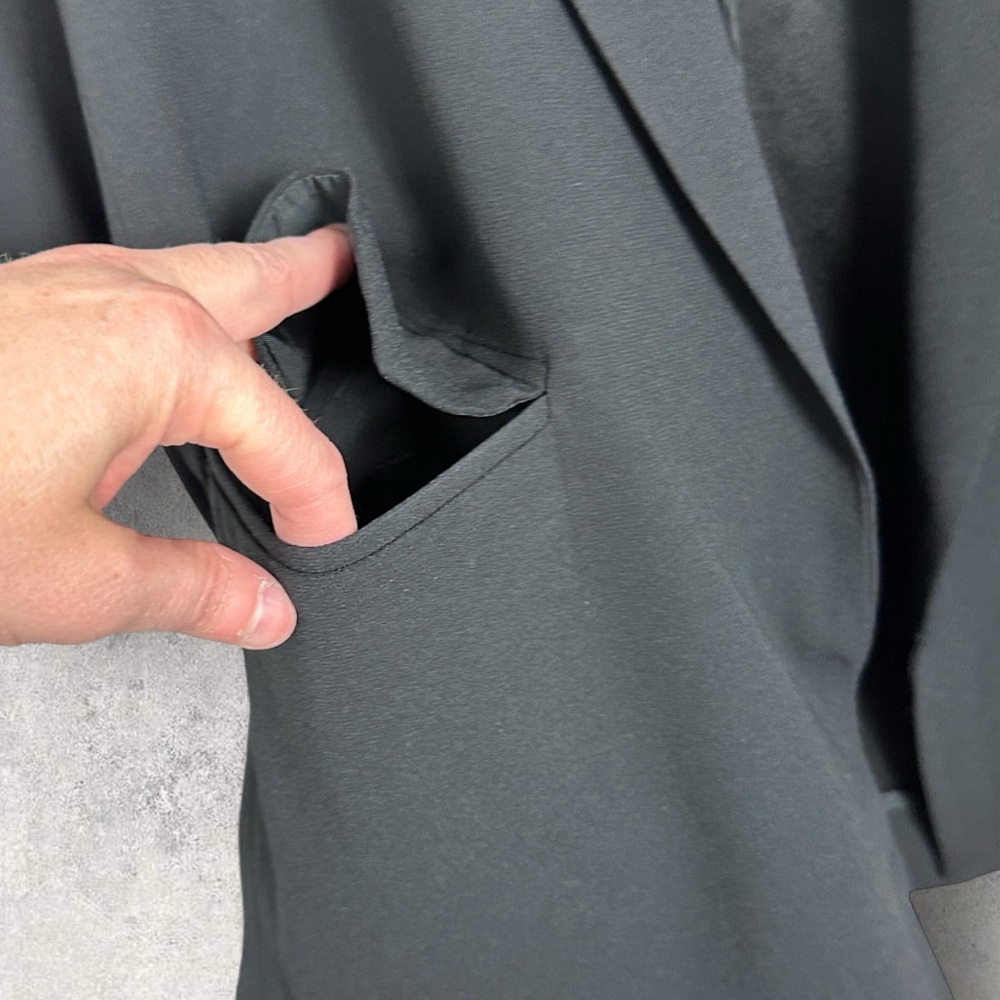Aritzia Babaton‎ Delos Blazer Black Drape Size 2 Cupro Crepe Minimalist Career - Picture 7 of 16